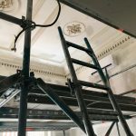 Stelling met plafond versiering